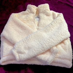Hollister Women fluffy sweatshirt
